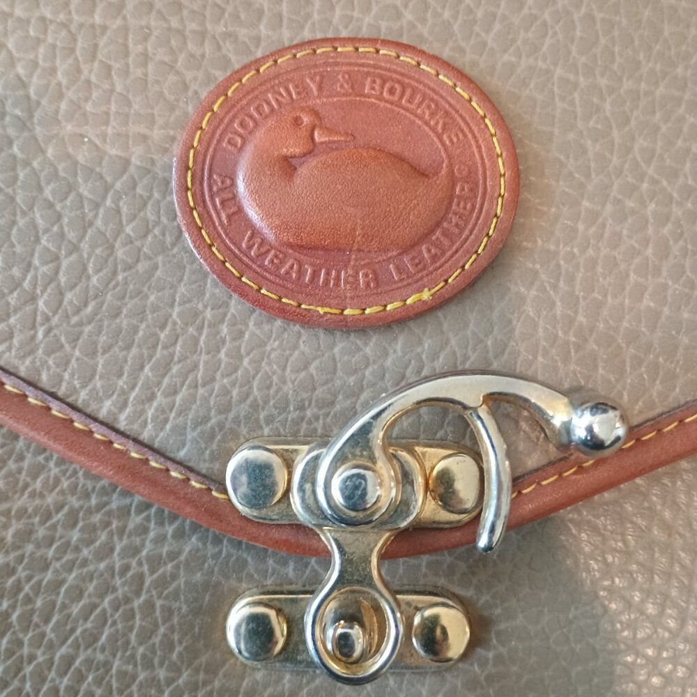Dooney and Bourke All Weather Leather handbag / purse - Picture 2 of 12